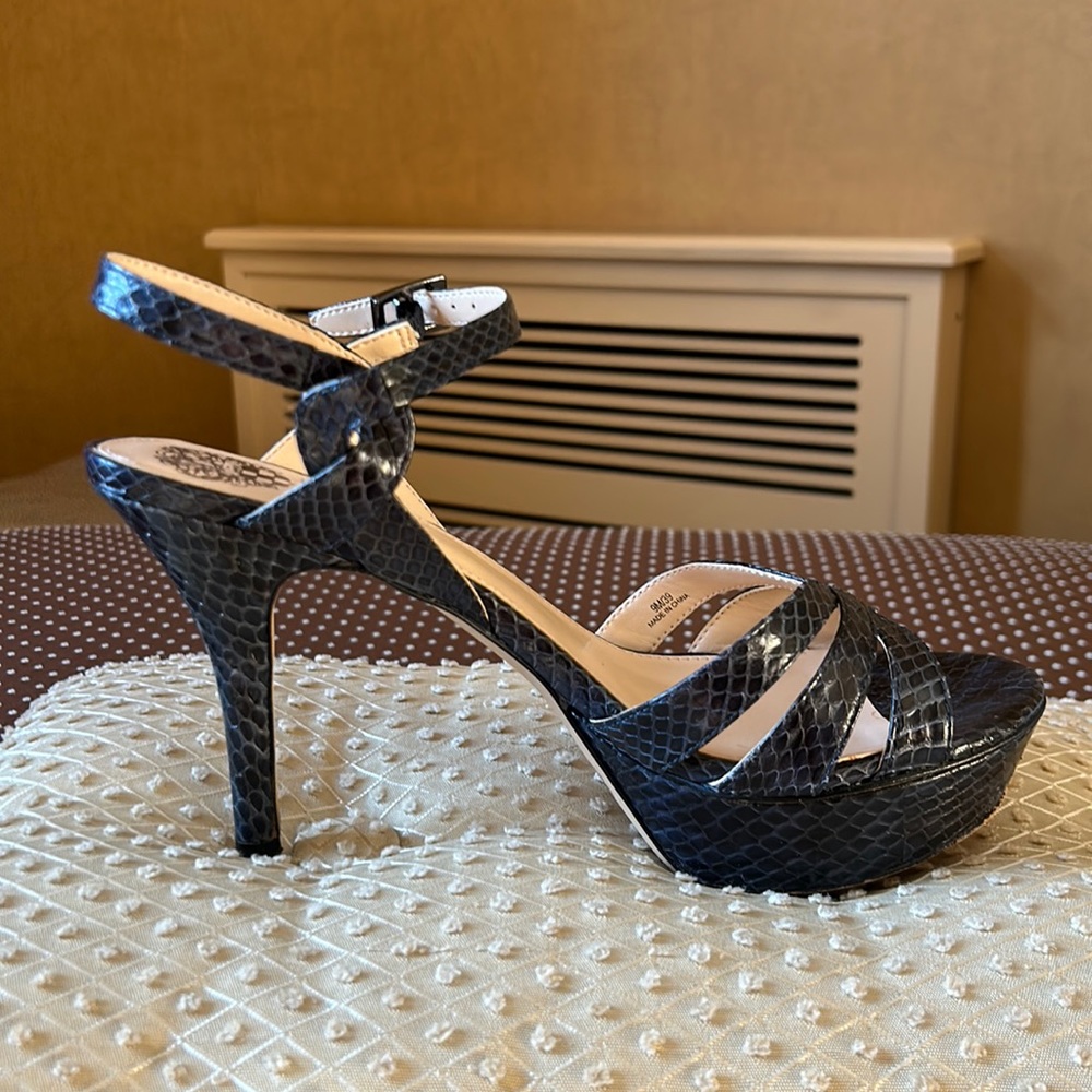 Vince Camuto Navy croc heels, size 9, great condition